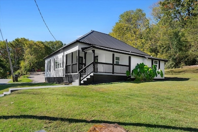 304 W Park St, Dalton, GA 30720 - photo 2