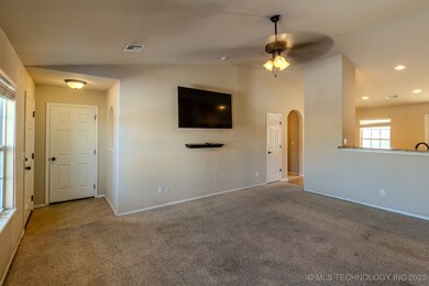 1108 SE 22nd St, Pryor, OK 74361 - photo 5