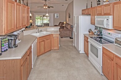 kitchen_1.JPG
