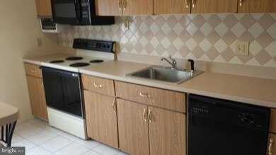 983 Regina Dr, Halethorpe, MD 21227 - photo 4