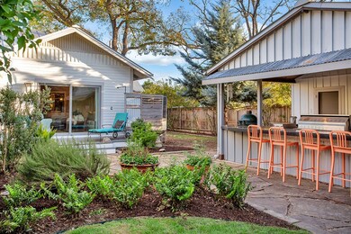 408 N Pecan St, Fredericksburg, TX 78624 - photo 5