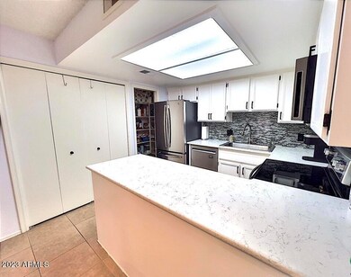 Kitchen 2 Center