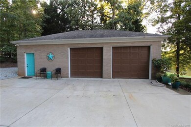 Large Detached  Garage, 3+ cars