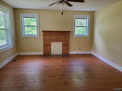 423 W Laurel St, Scottsboro, AL 35768 - photo 5
