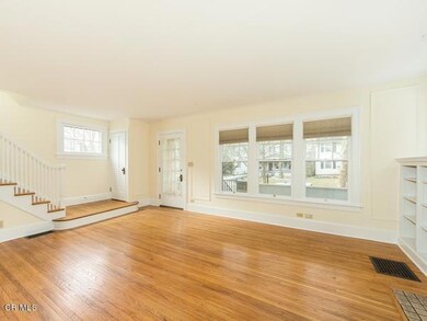 Living Room/Front Entry
