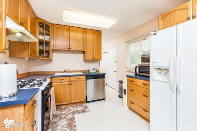 9800 Chelatna Cir Anchorage AK-large-008