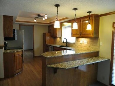 8332 Twilight Ln, Lenexa, KS 66219 - photo 3