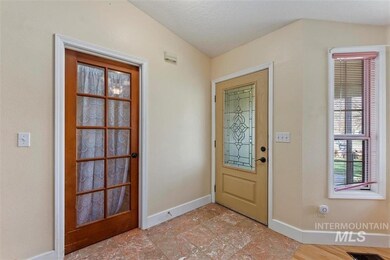 323 S Valley Dr, Nampa, ID 83686 - photo 2