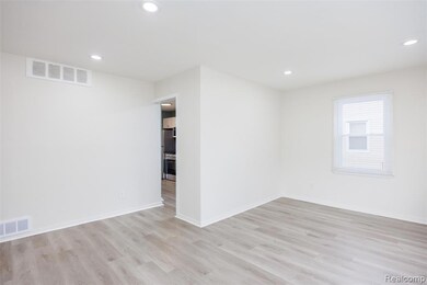 22121 Condon St, Oak Park, MI 48237 - photo 4