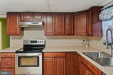 907 Rollins Ave, Capitol Heights, MD 20743 - photo 5