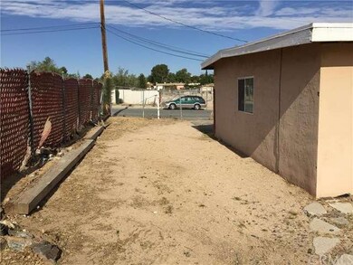 14332 Avalon Rd, Victorville, CA 92395 - photo 5