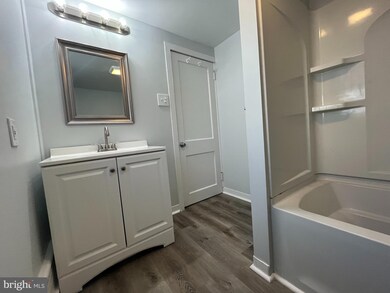 513 Center St unit FRONT, Pottstown, PA 19464 - photo 6