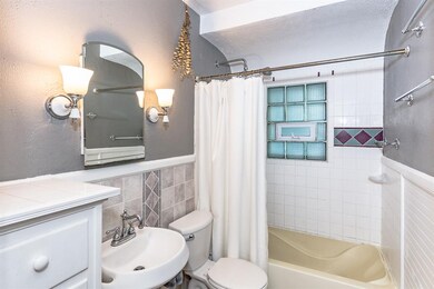 1556 8th Ave SE, Cedar Rapids, IA 52403 - photo 2