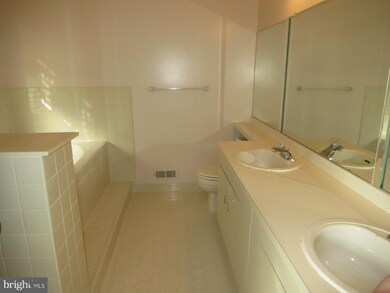 249 Amethyst Way, Franklin Park, NJ 08823 - photo 6