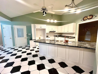 1907 W Linden St, Corinth, MS 38834 - photo 5