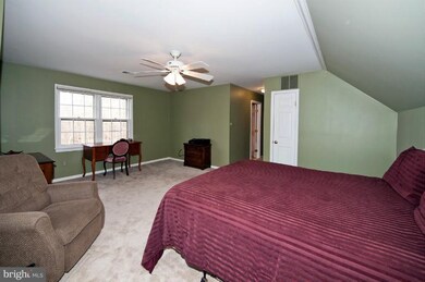 12216 Lake James Dr, Herndon, VA 20171 - photo 5