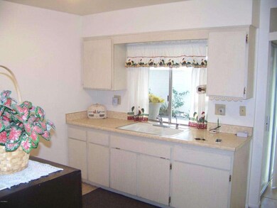 10963 W Santa fe Dr unit 32, Sun City, AZ 85351 - photo 2