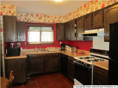 281 Elverton Ave, Staten Island, NY 10308 - photo 3