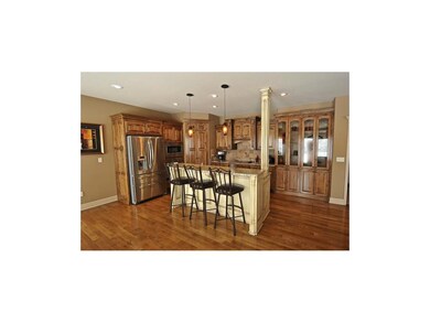 Gorgeous Gourmet Kitchen! Custom Cabinets,Granite 