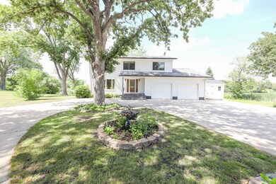 1212 Lakeside Dr, Alexandria, MN 56308 - photo 2