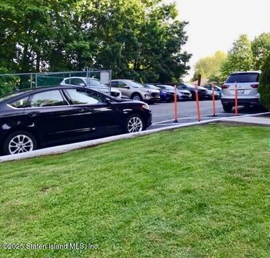 1160 Richmond Rd unit 2F, Staten Island, NY 10304 - photo 3