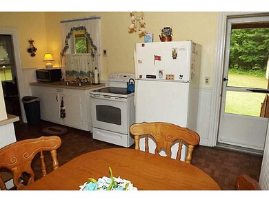 Kitchen. Right Side
