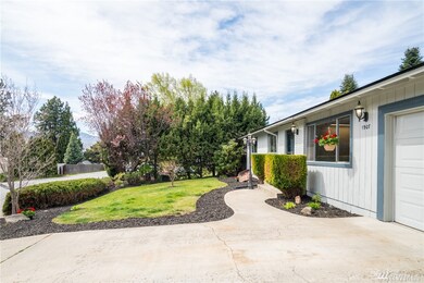 1907 6th St NE, East Wenatchee, WA 98802 - photo 3