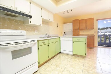 4742 Azalea Dr unit 203, New Port Richey, FL 34652 - photo 6