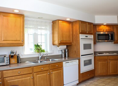 60 Temple Dr, Rochester, NH 03868 - photo 4