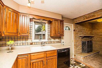 3319 E 29th St, Des Moines, IA 50317 - photo 6