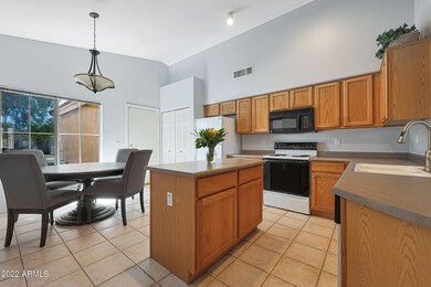 18142 N Skyhawk Dr, Surprise, AZ 85374 - photo 3