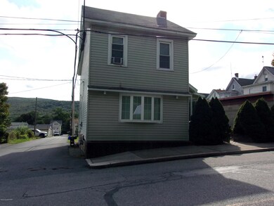 24 Walnut Ave, Jim Thorpe, PA 18229 - photo 2