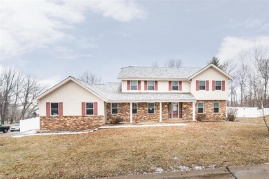 Newer roof, siding, windows & vinyl privacy fencin