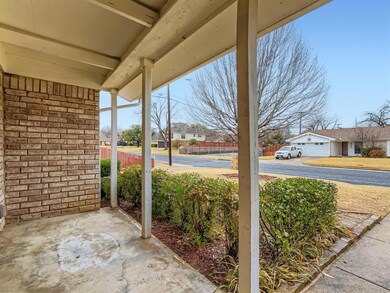 904 Shady Lake Dr, Bedford, TX 76021 - photo 4