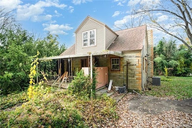 628 W Utica St, Sellersburg, IN 47172 - photo 2