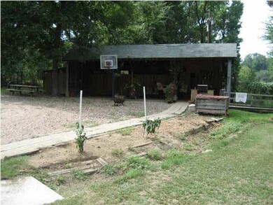 shop/outdoor kitchen