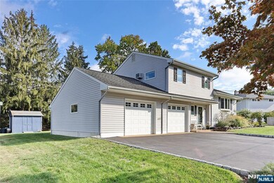 29 Rolling Hills Dr, Wayne, NJ 07470 - photo 2