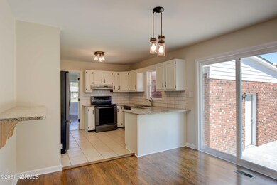 609 Littlejohn Ave, Jacksonville, NC 28546 - photo 6