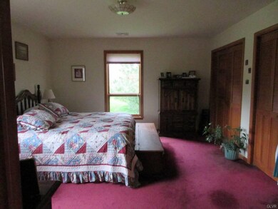 541 Roberts Rd, Nazareth, PA 18064 - photo 5