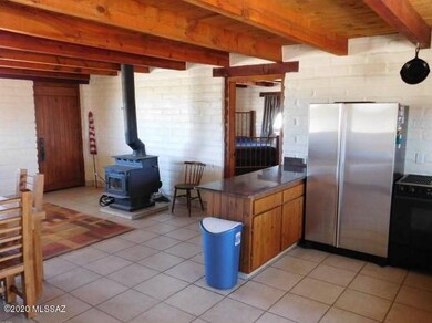 Kitchen_dining area