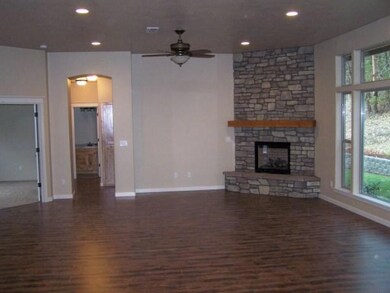 2267 Haviland Dr, Grants Pass, OR 97527 - photo 4