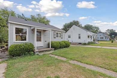 1529 S Pennsylvania Ave, Lansing, MI 48910 - photo 2