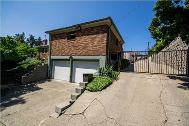 Attached 2 Car Garage and