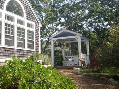 24 Meadow View Rd, Oak Bluffs, MA 02557 - photo 4