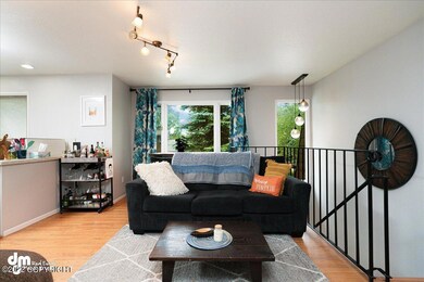 05-Living Room_MAX1858