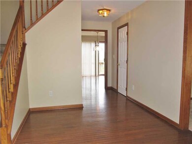 Entry/Foyer.