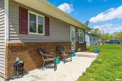 61 Gavin St, Lincoln, IL 62656 - photo 3