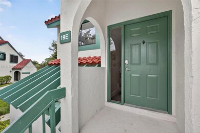 19 Lexington Ln W unit E, Palm Beach Gardens, FL 33418 - photo 2