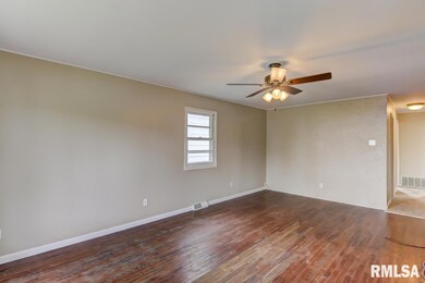 1112 N Kickapoo St, Lincoln, IL 62656 - photo 2