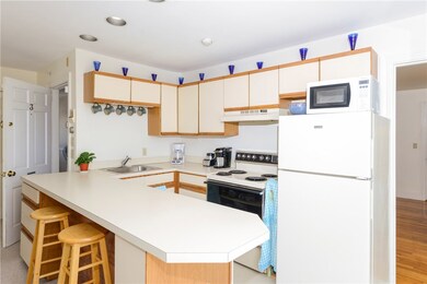 38 Bellevue Ave unit 3, Newport, RI 02840 - photo 5